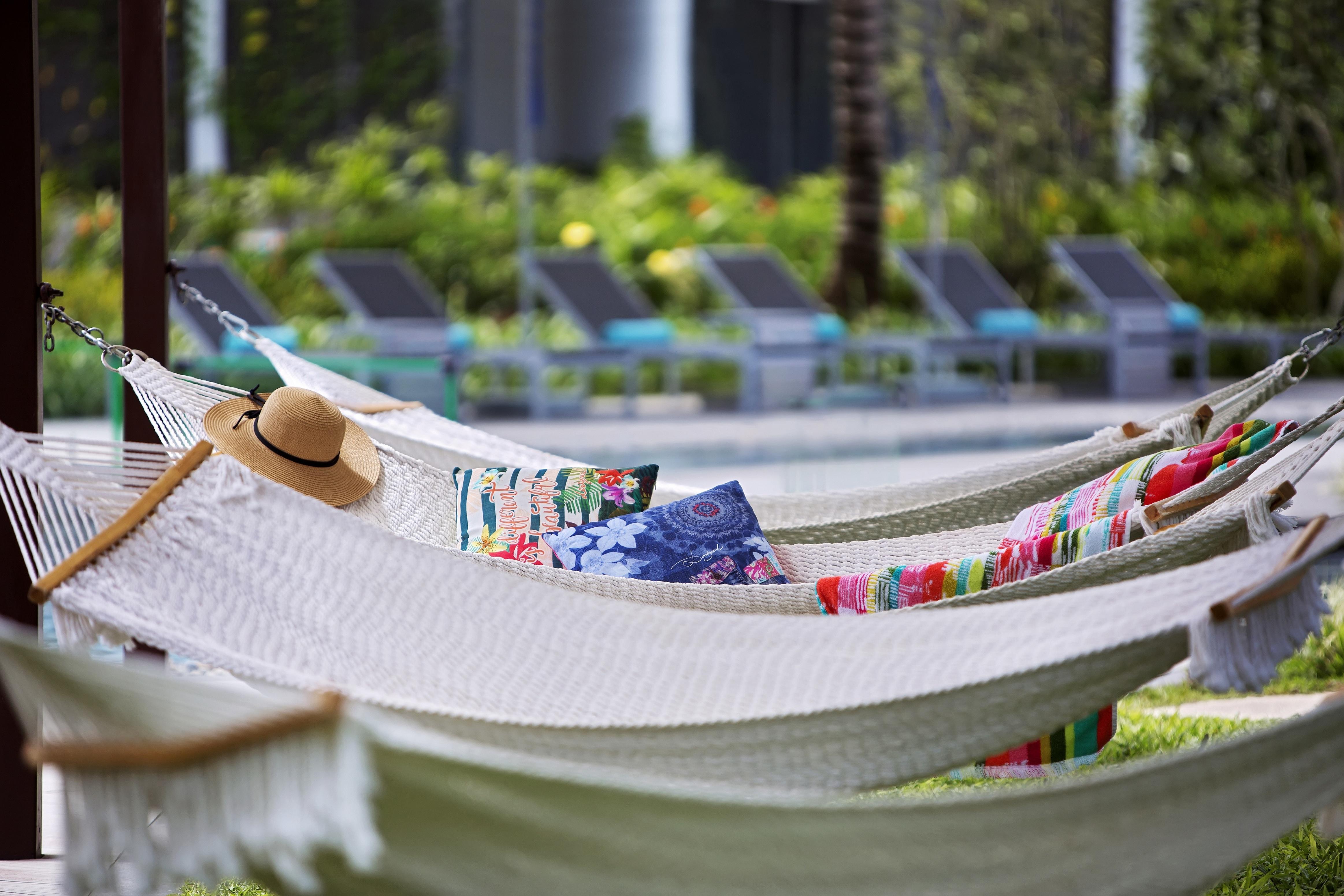 Sol By Melia Phu Quoc Hotell Exteriör bild Hammock at the pool