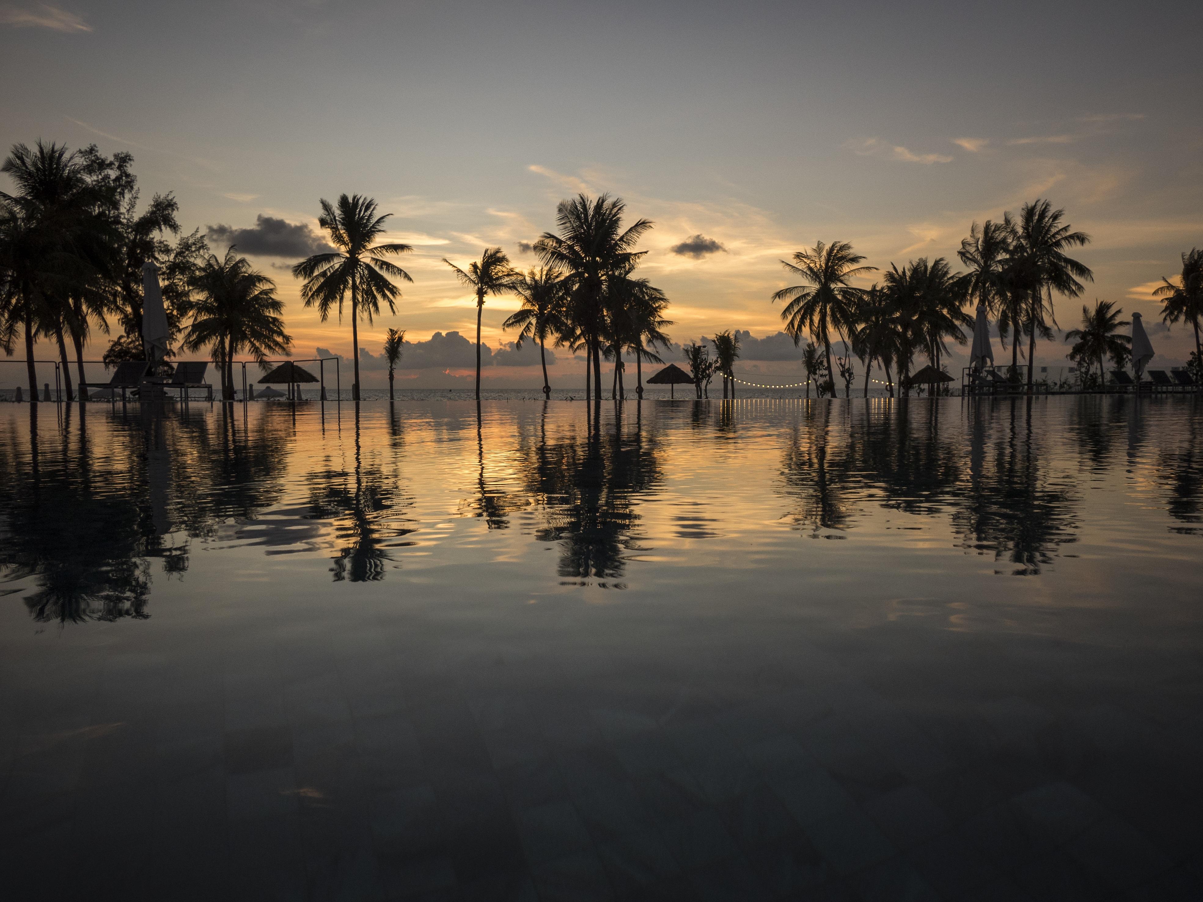 Sol By Melia Phu Quoc Hotell Exteriör bild Sunset at the resort