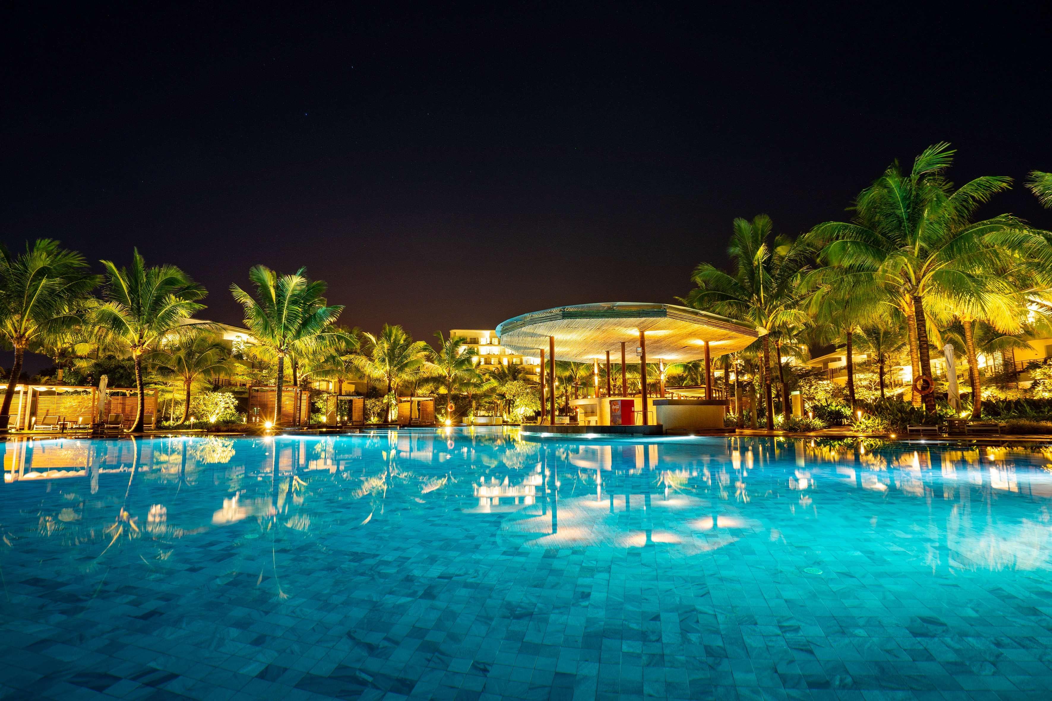 Sol By Melia Phu Quoc Hotell Exteriör bild The pool at the Sheraton Nha Trang Hotel & Spa Resort