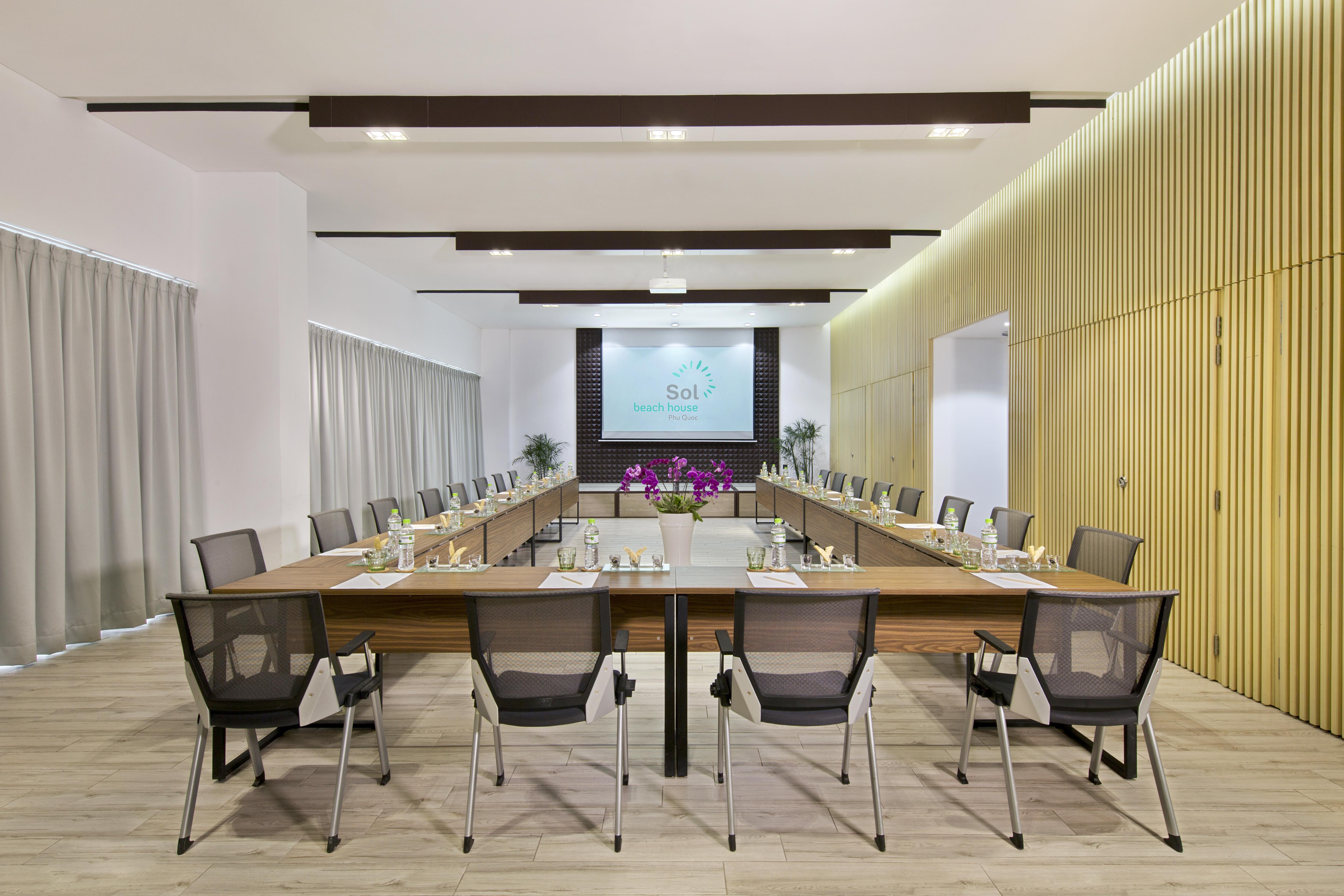 Sol By Melia Phu Quoc Hotell Exteriör bild Meeting room at the hotel