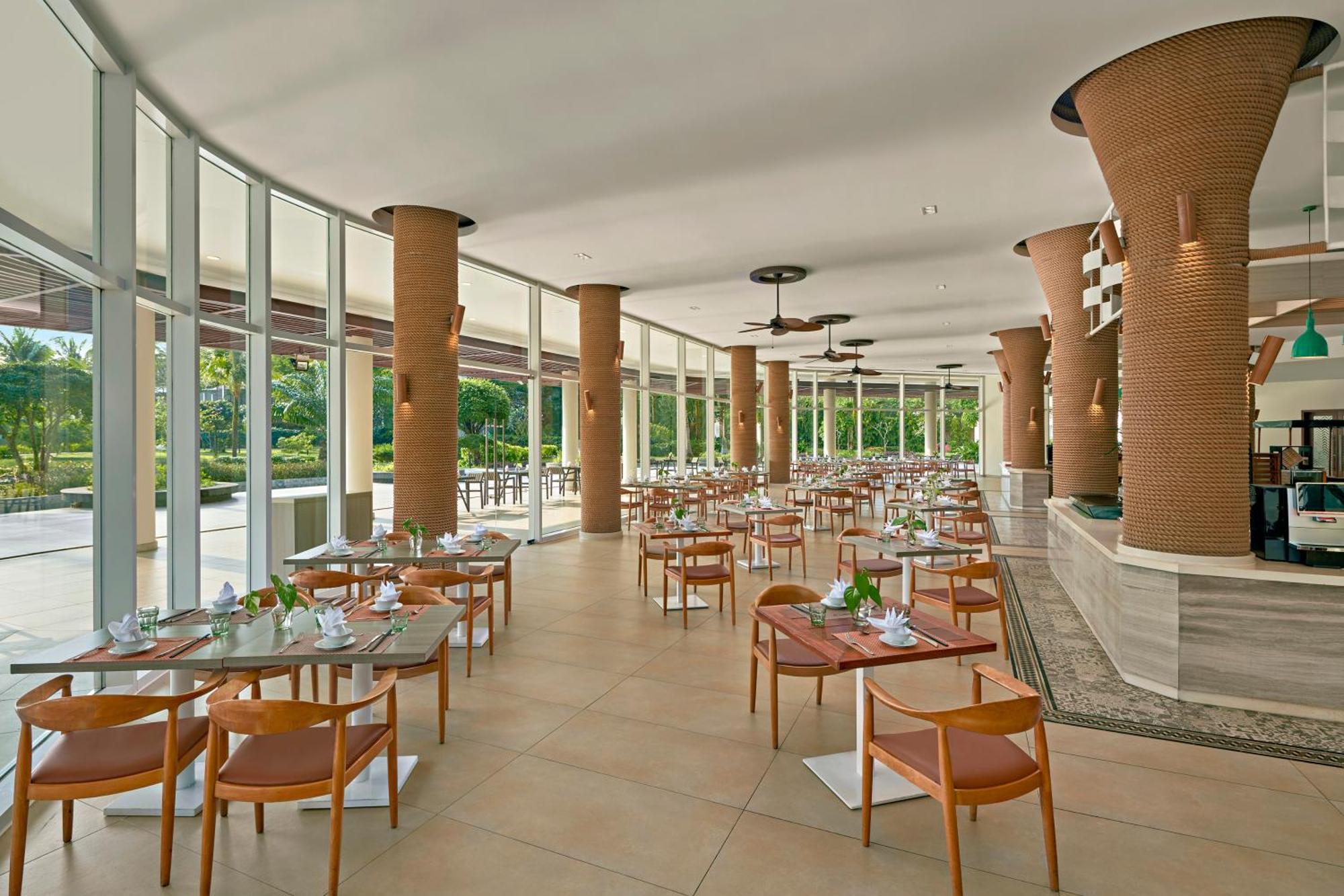 Sol By Melia Phu Quoc Hotell Exteriör bild The restaurant at the hotel