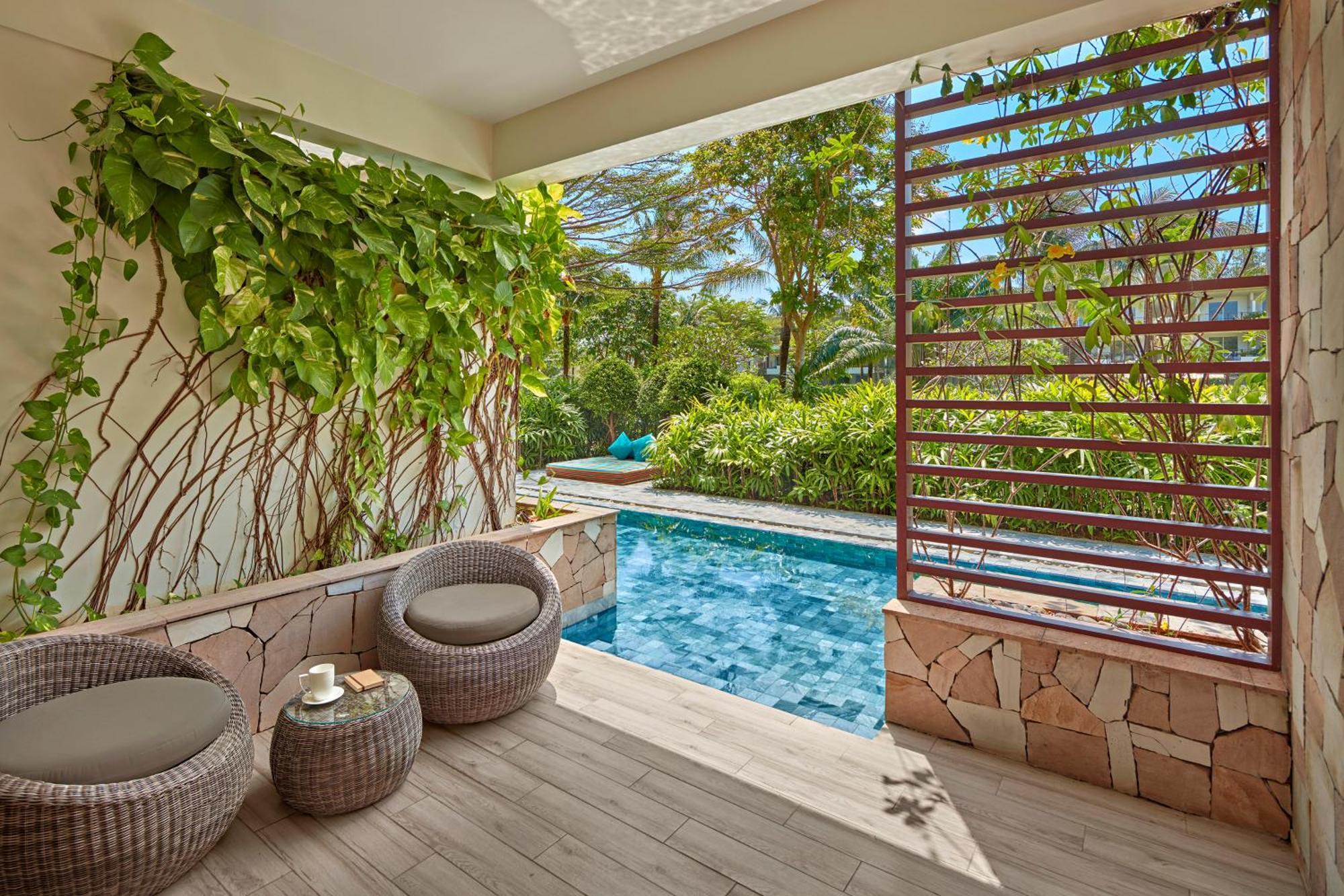 Sol By Melia Phu Quoc Hotell Exteriör bild A private pool at the hotel