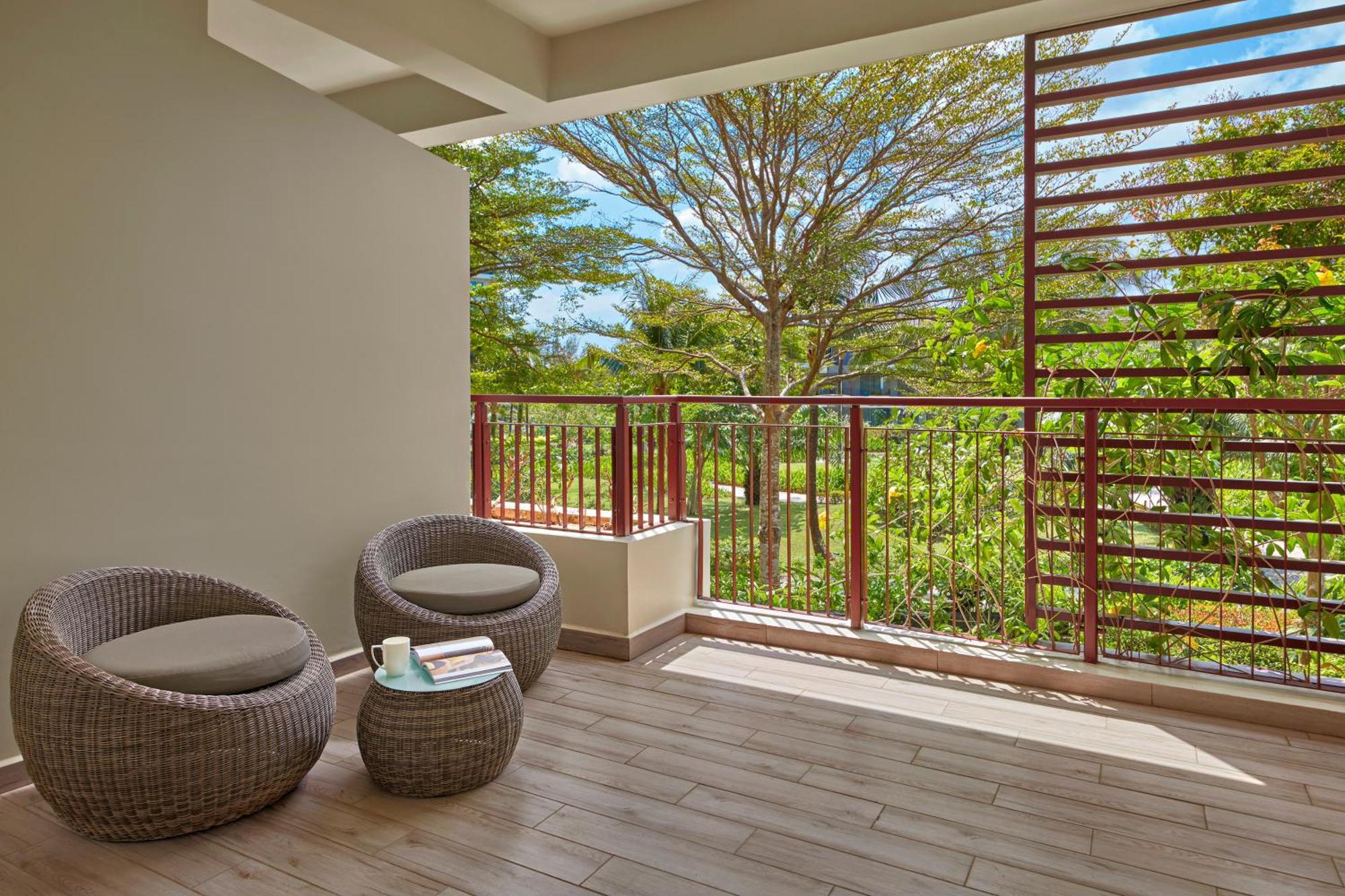 Sol By Melia Phu Quoc Hotell Exteriör bild A balcony at the hotel