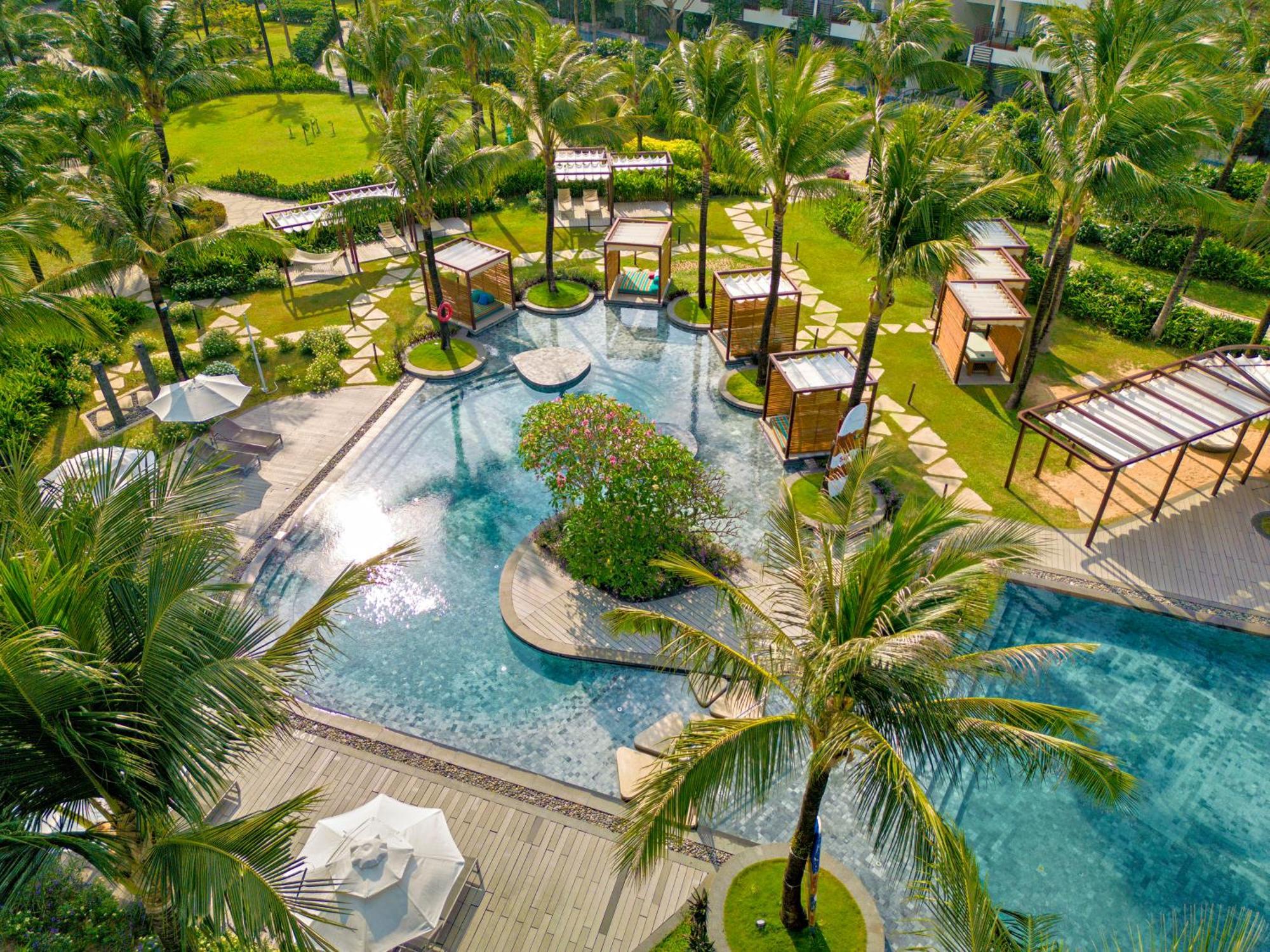 Sol By Melia Phu Quoc Hotell Exteriör bild The pool at the hotel